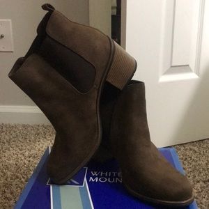 White Mountain Brown Waxy Fabric Boots Shoes